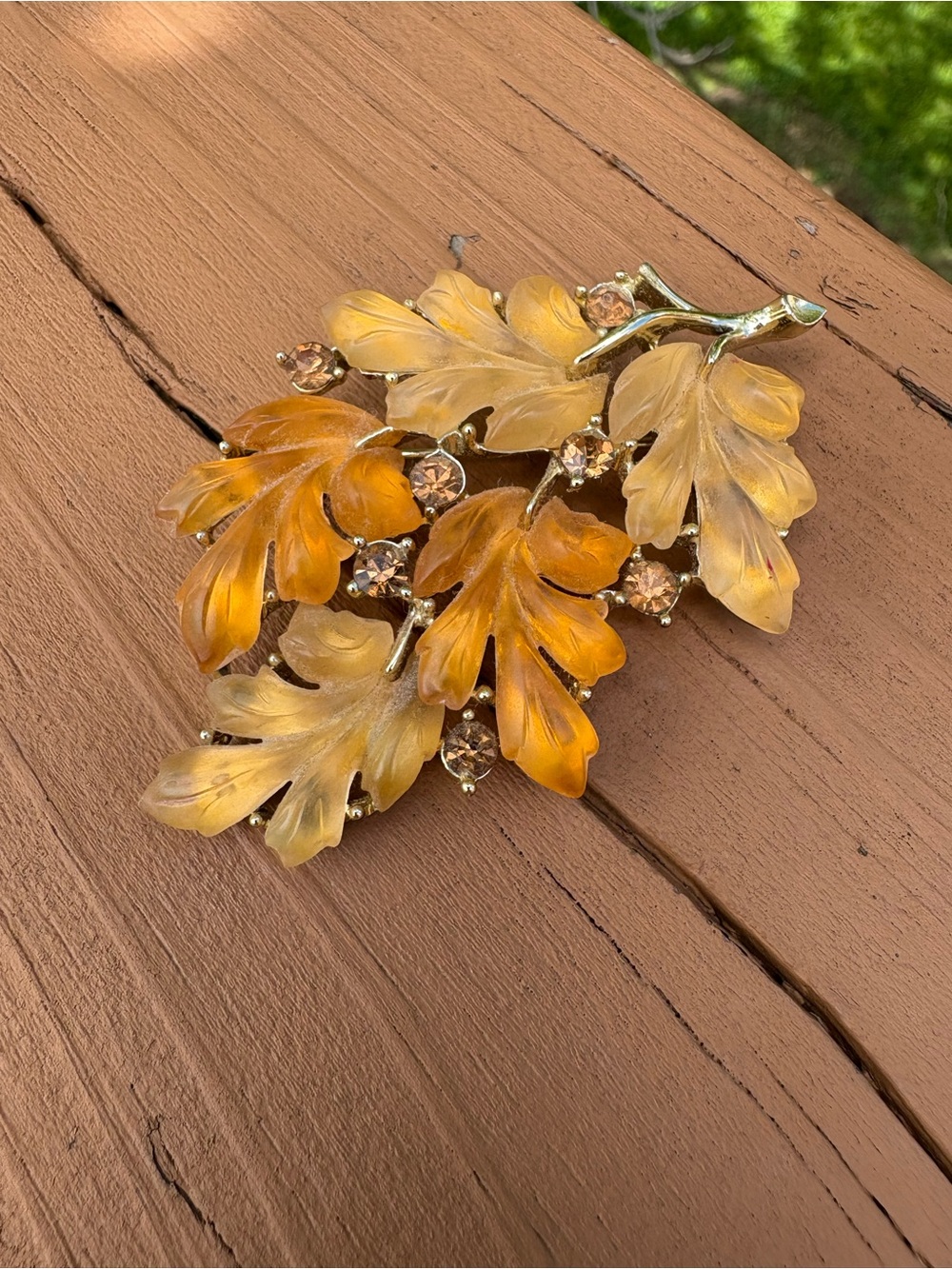 Vintage Lisner molded lucite leaf brooch rhinestones gold tone 50s 60s yellow
